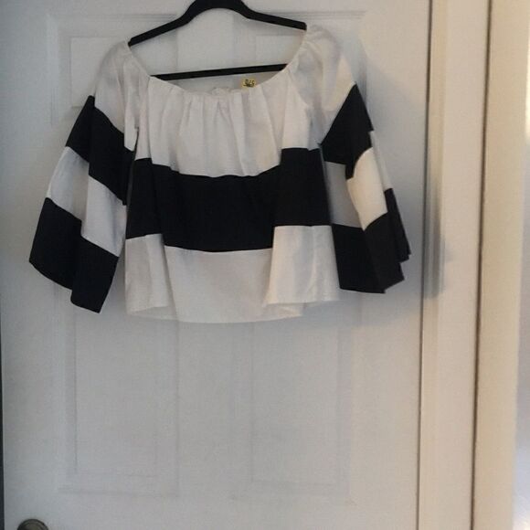 EUC Do&Be Cold shoulder top,black and white size S - Picture 1 of 1